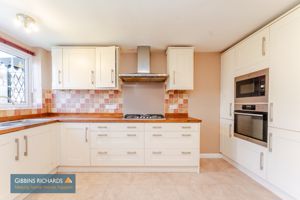 Kitchen/Breakfast Room- click for photo gallery